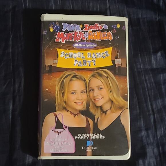 YOU'RE INVITED TO YOU'RE INVITED TO MARY-KATE & ASHLEY'S -vhs - Picture 1 of 3